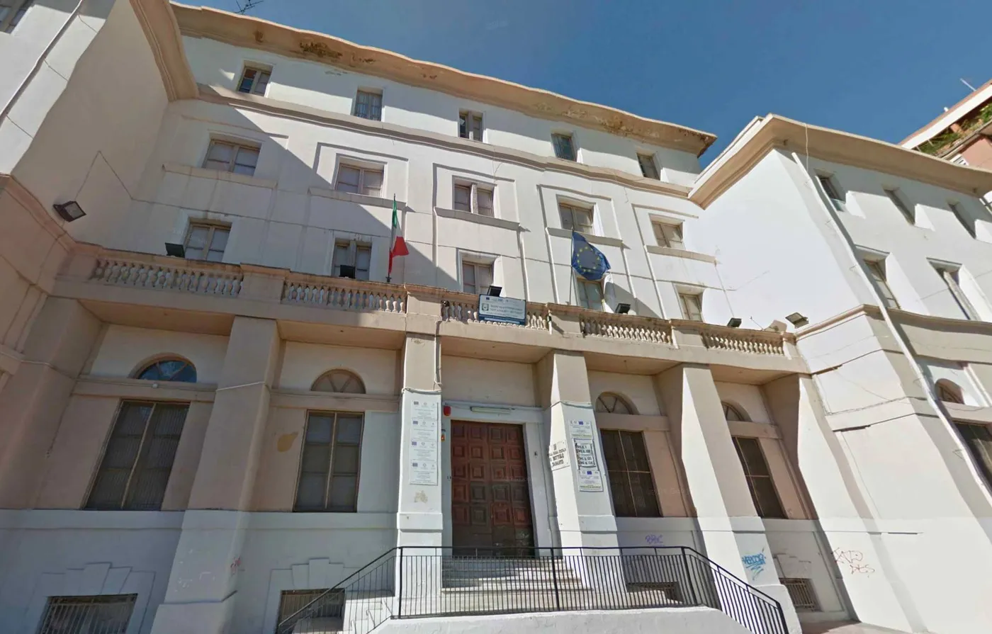 La facciata dell'Istituto Comprensivo XXV Luglio - Bettolo, nel Borgo di Taranto